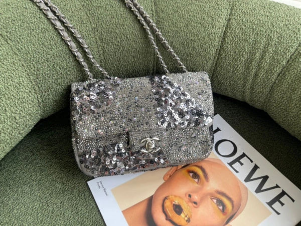 WellDesigned CHANEL FLAP BAG 459 - Image 10