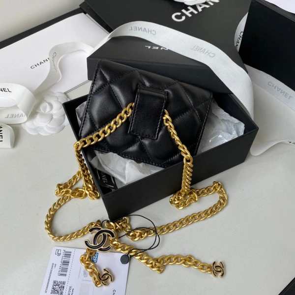WellDesigned CHANEL CHANELUTCH WITH CHAIN 1786 - Image 3