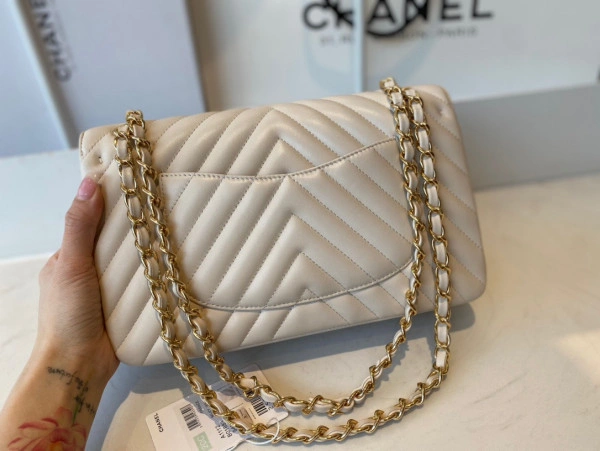 Fashionable CHANEL FLAP BAG LAMBSKIN 642 - Image 3