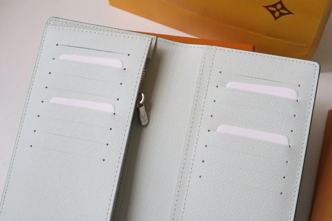 Affordable 4664 Louis Vuitton AAA Quality Wallets - Image 7