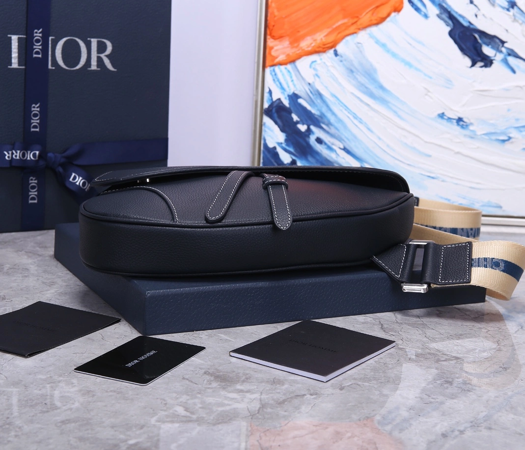 Affordable 4922 Christian Dior AAA Man Messenger Bags - Image 4