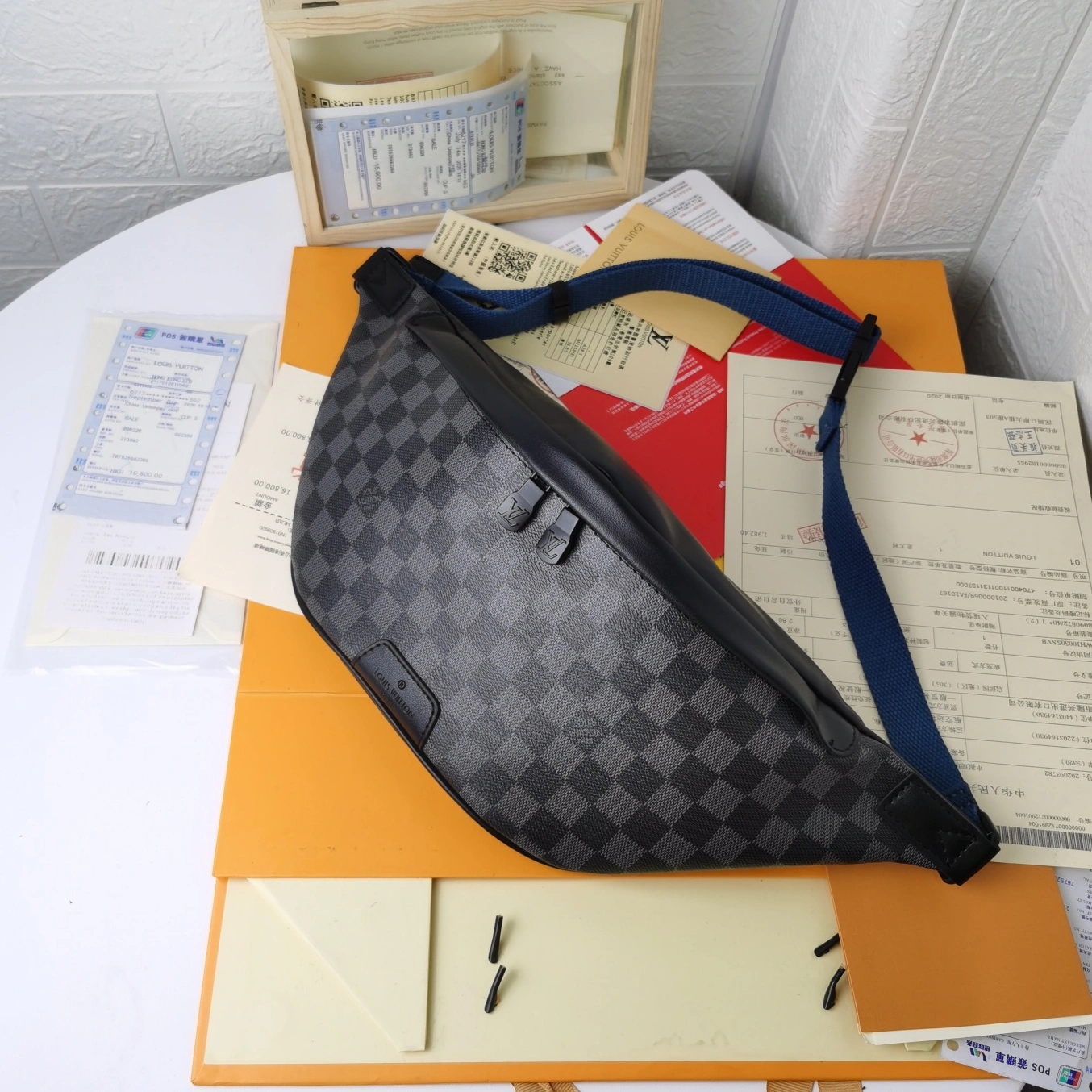 Bold 1876 Louis Vuitton LV AAA Man Pockets