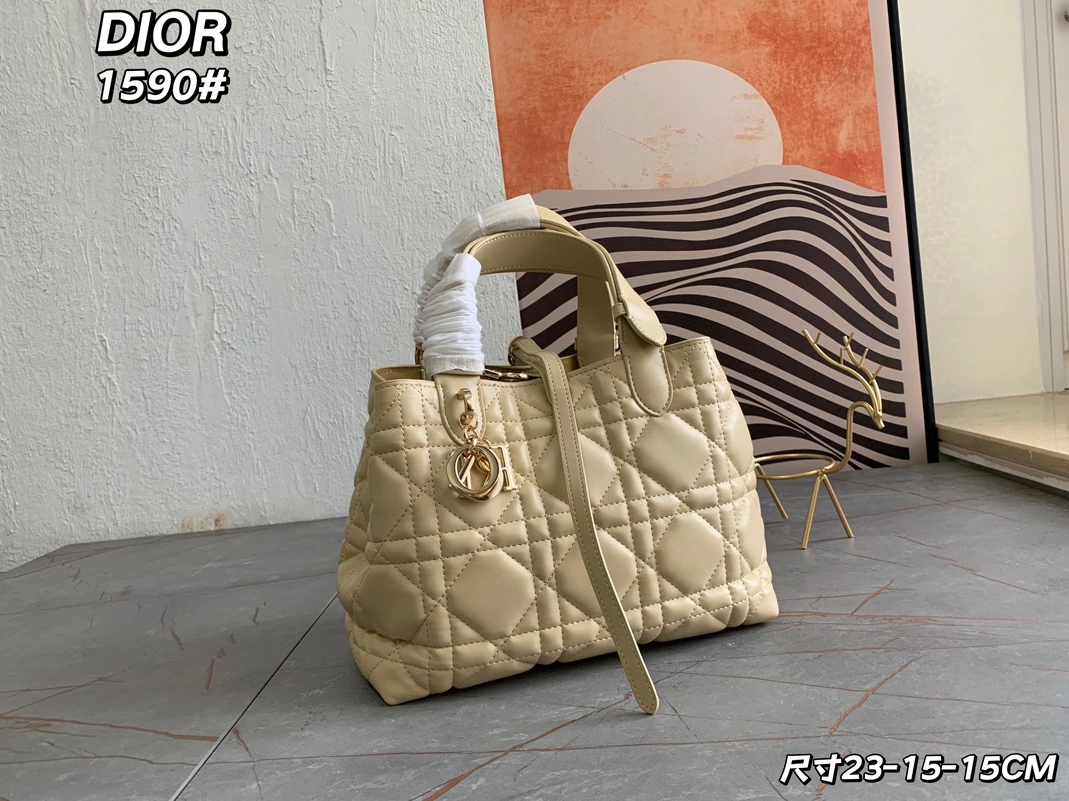 Breathable 2256 Christian Dior AAA Quality Handbags For Women - Image 3