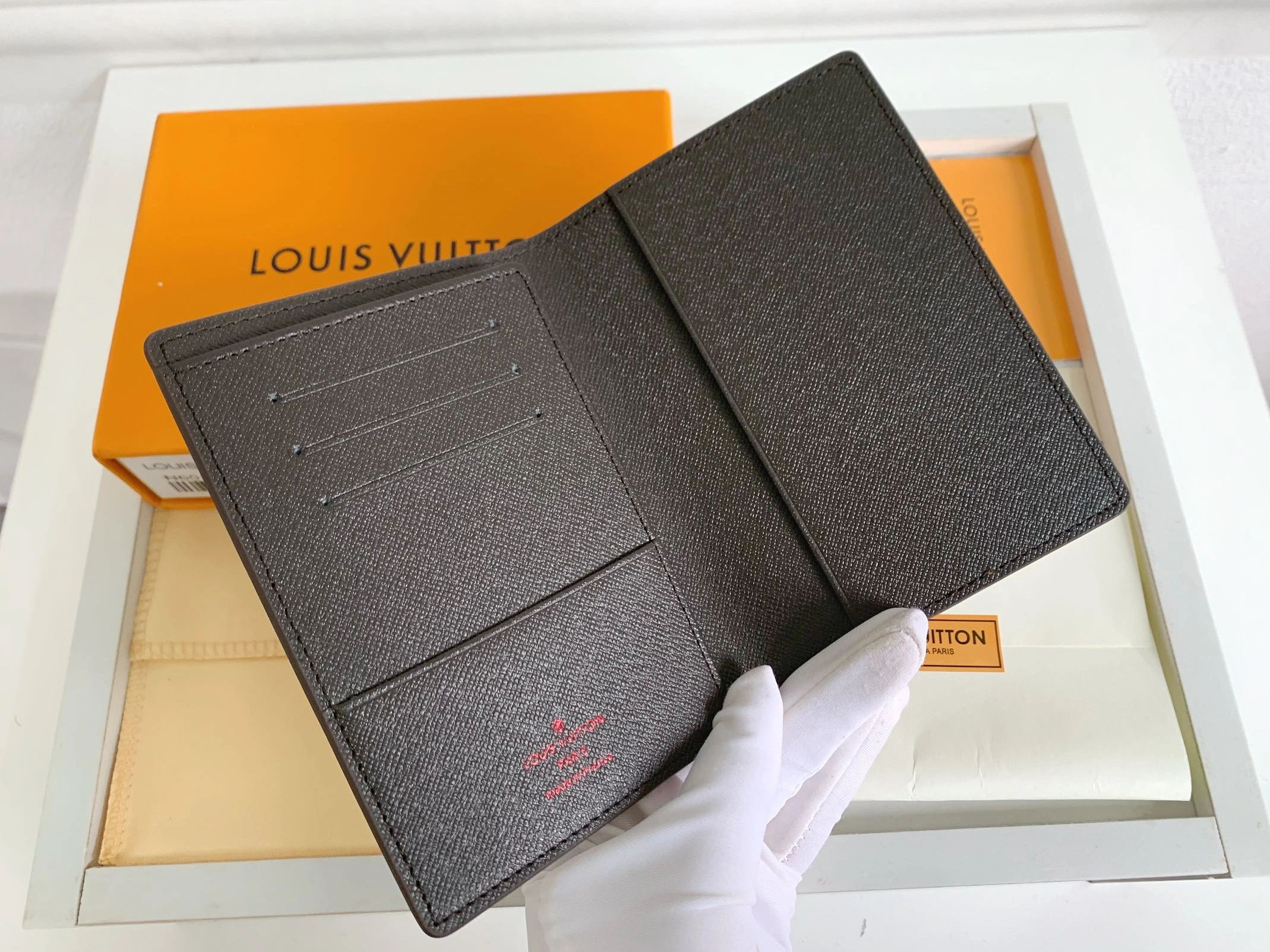 Breathable 5290 Louis Vuitton Card Case For Unisex - Image 3