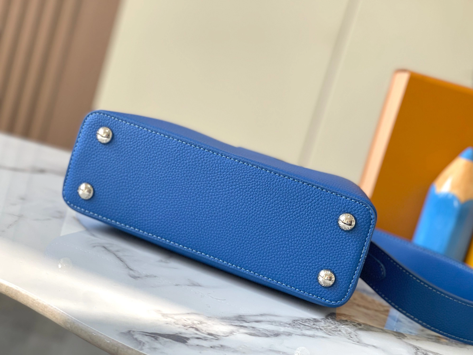 Breathable 5871 Louis Vuitton AAA Quality Messenger Bags For Women - Image 4