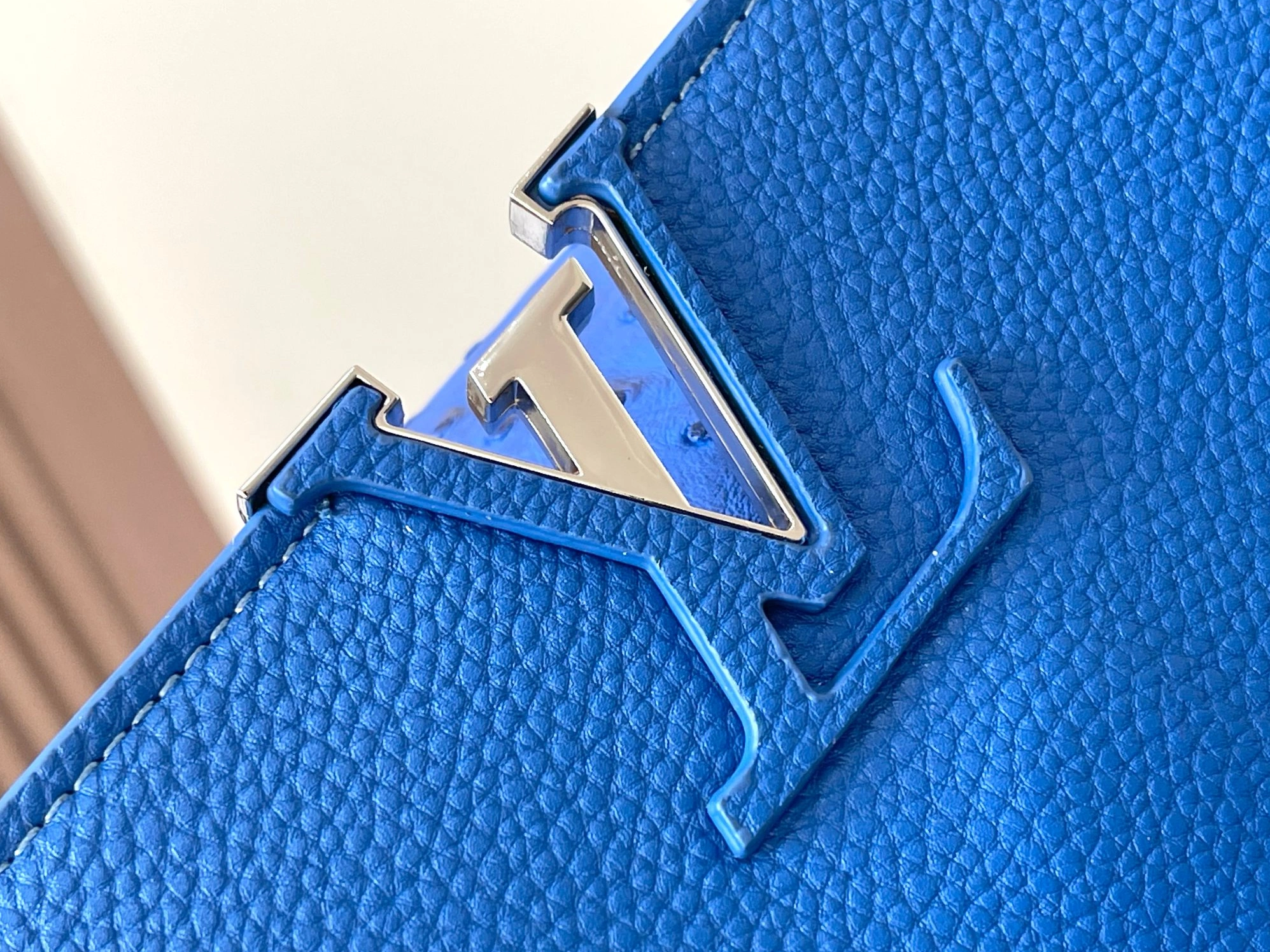 Breathable 5871 Louis Vuitton AAA Quality Messenger Bags For Women - Image 5