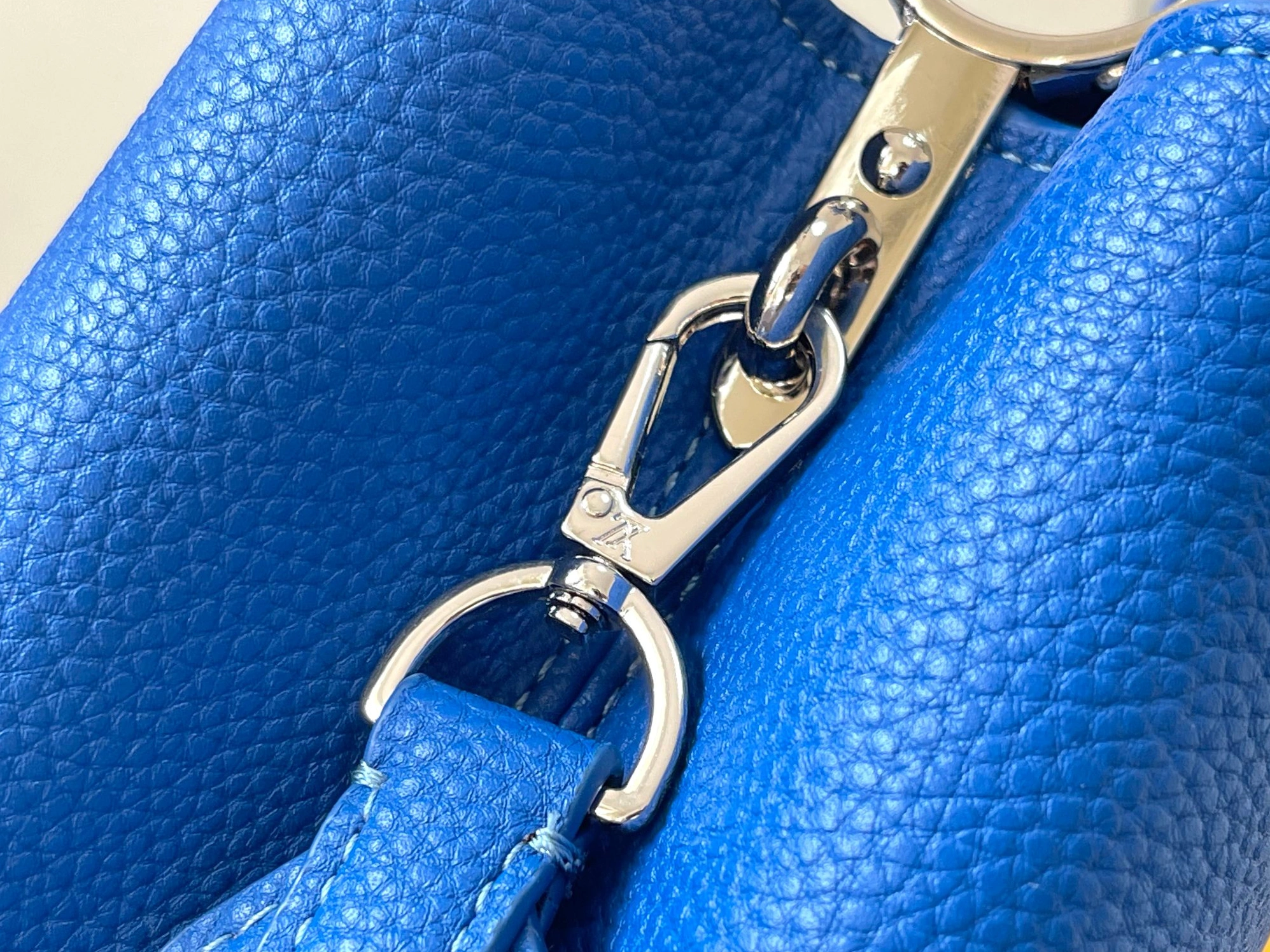 Breathable 5871 Louis Vuitton AAA Quality Messenger Bags For Women - Image 6