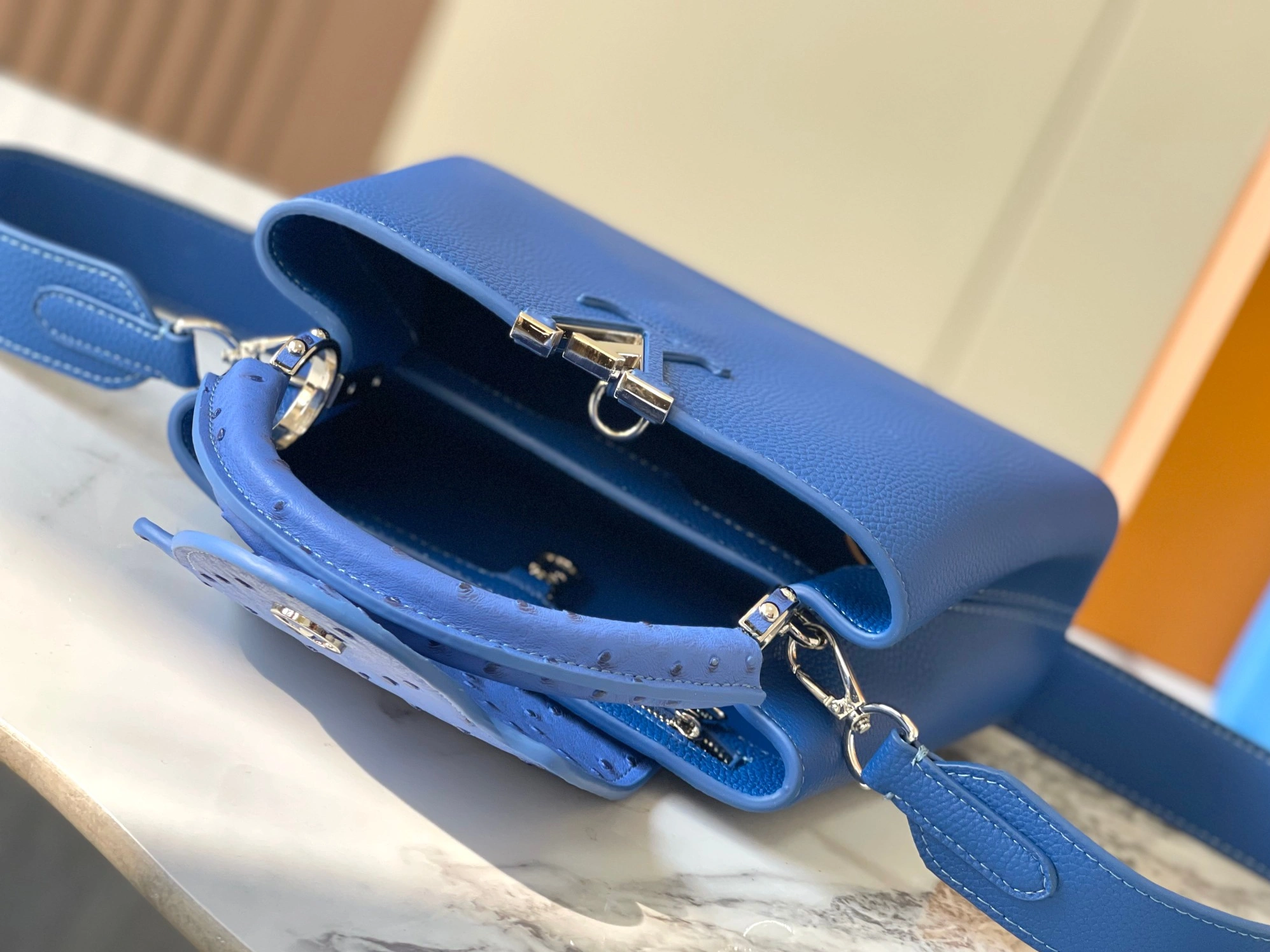 Breathable 5871 Louis Vuitton AAA Quality Messenger Bags For Women - Image 8