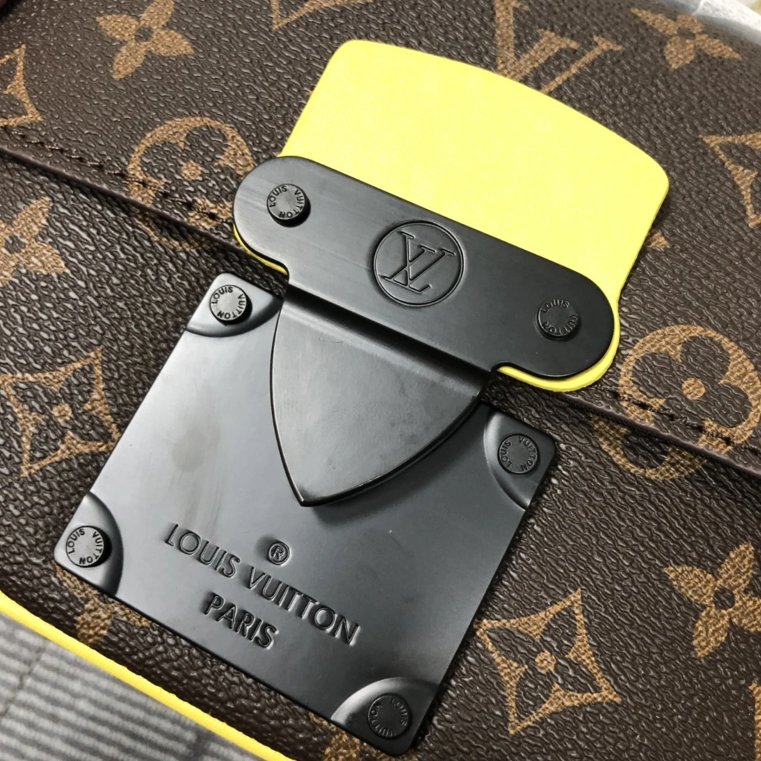 Breathable 8370 Louis Vuitton AAA Man Messenger Bags - Image 4