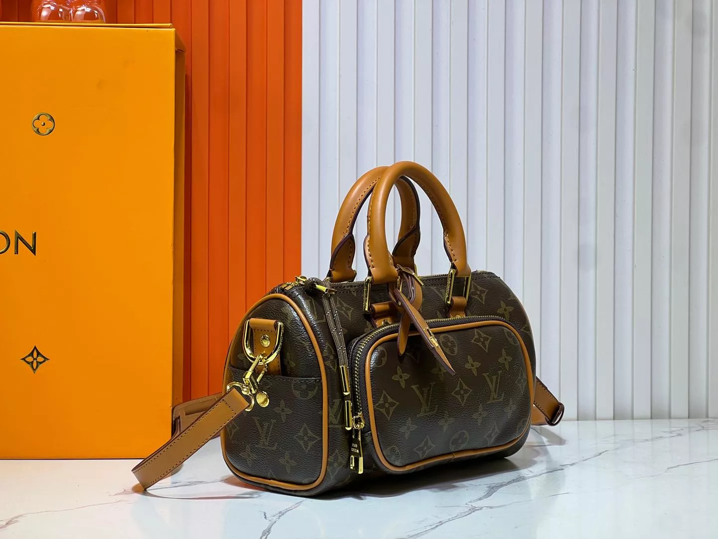 Breathable 9659 Louis Vuitton AAA Quality Handbags For Women