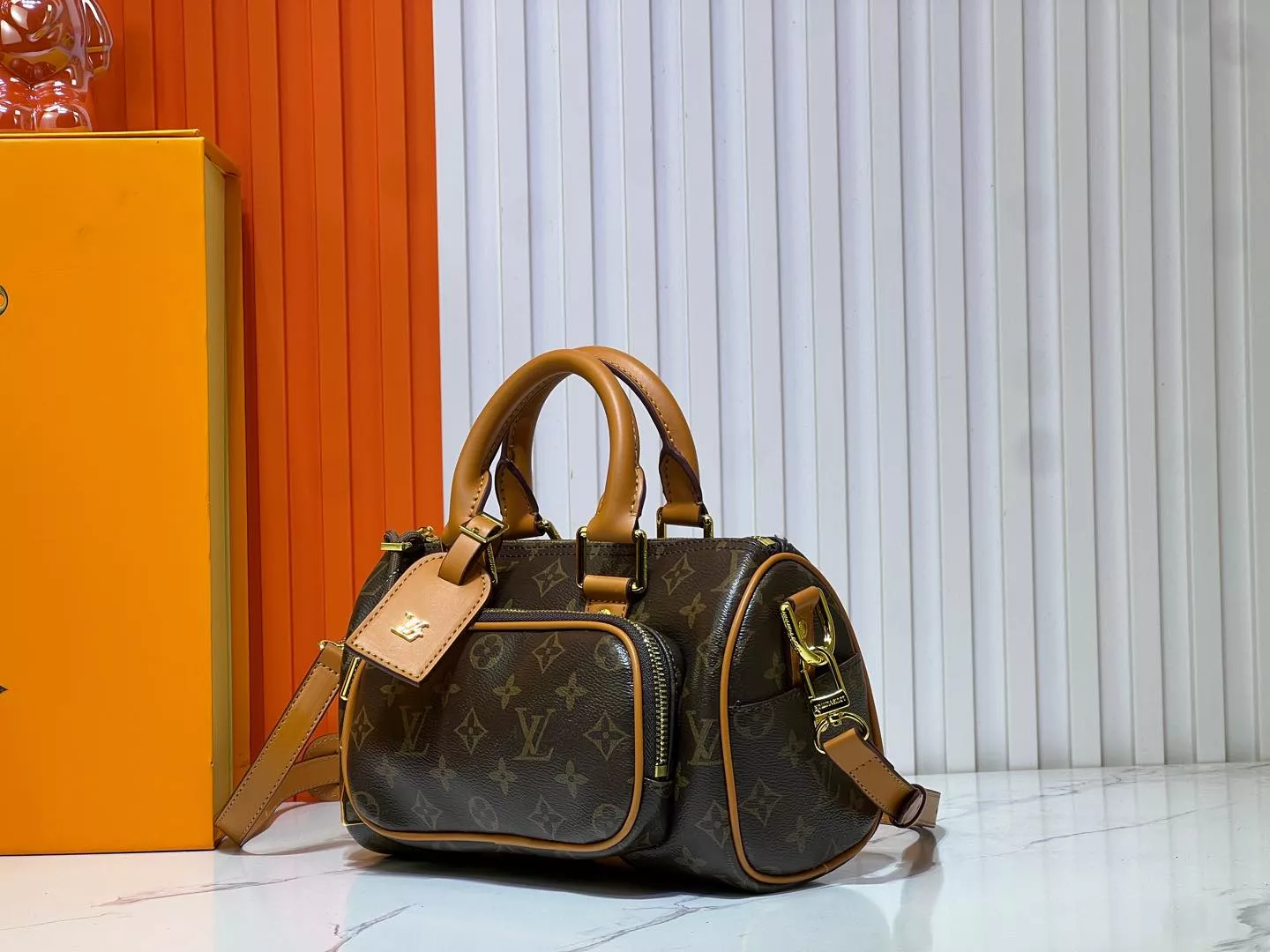 Breathable 9659 Louis Vuitton AAA Quality Handbags For Women - Image 3