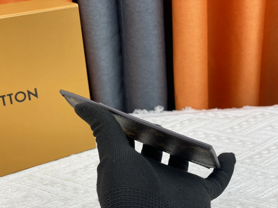 Bright 1313 Louis Vuitton AAA Quality Card Case For Unisex - Image 4