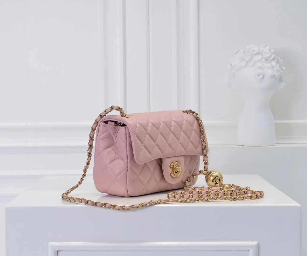 Chanel AAA Quality Messenger Bags Bright 2048