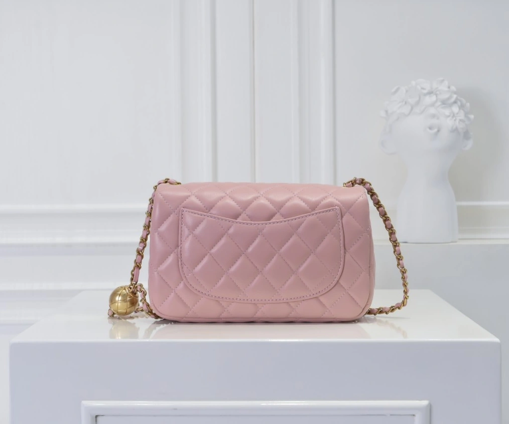 Chanel AAA Quality Messenger Bags Bright 2048 - Image 3