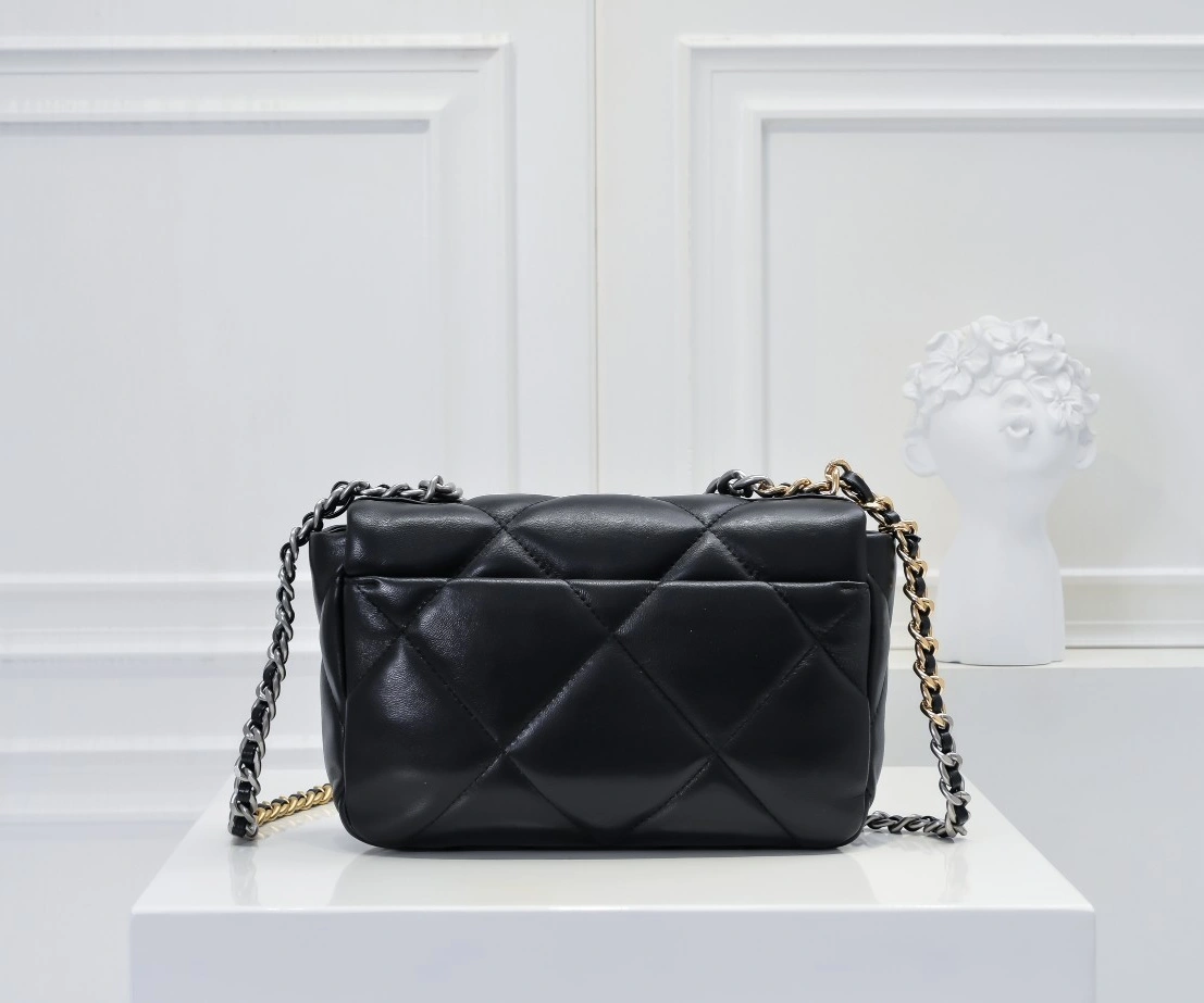 Chanel AAA Quality Messenger Bags For Women AllSeason 1034