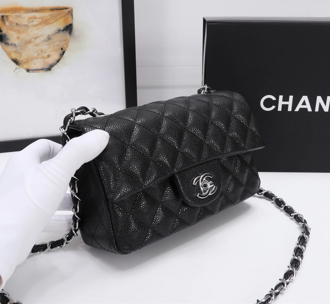 Chanel AAA Quality Messenger Bags For Women AllSeason 3965