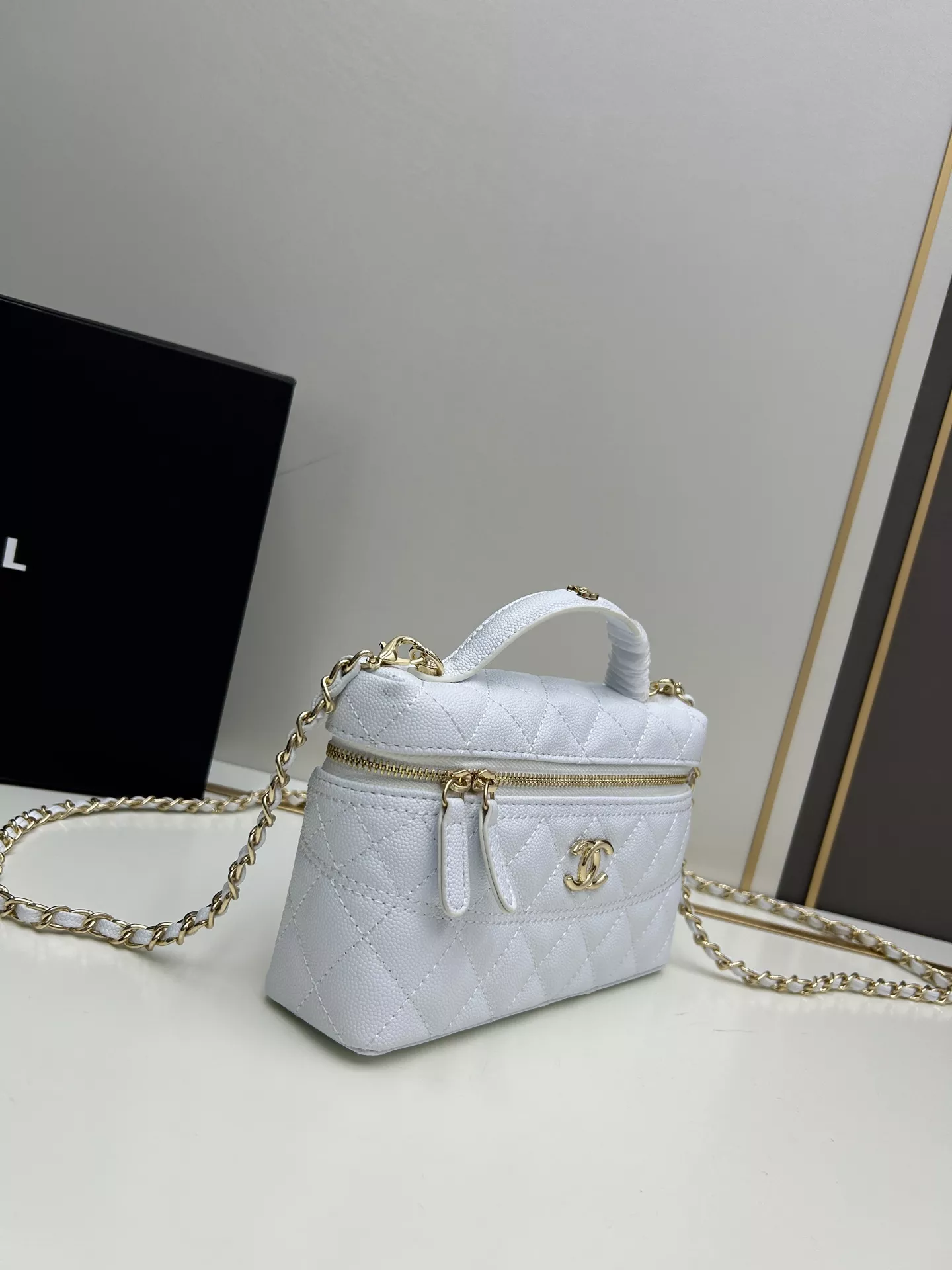 Chanel AAA Quality Messenger Bags For Women Bold 304