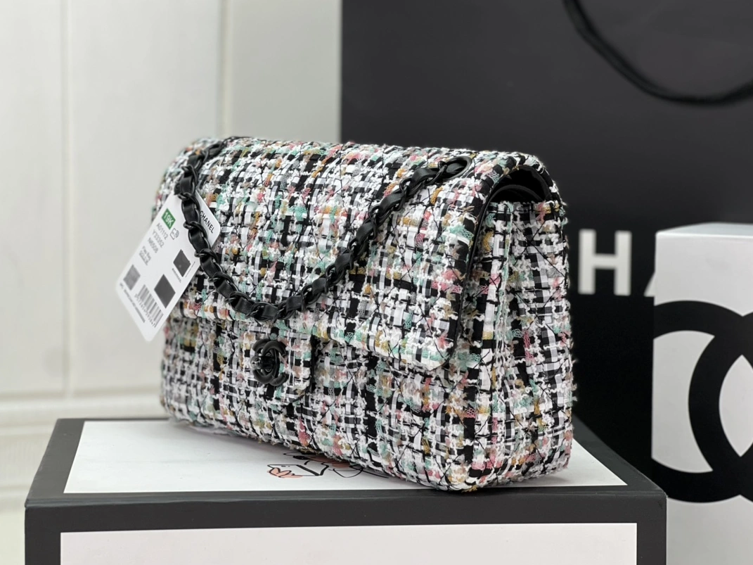 Chanel AAA Quality Messenger Bags For Women Bright 6085