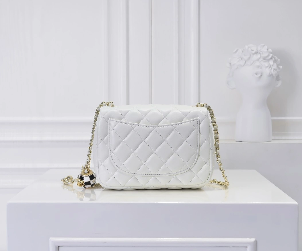 Chanel AAA Quality Messenger Bags For Women Elegant 3404 - Image 3