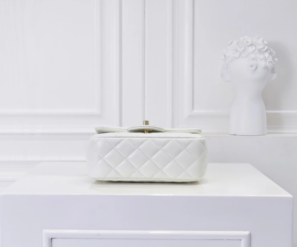 Chanel AAA Quality Messenger Bags For Women Elegant 3404 - Image 4