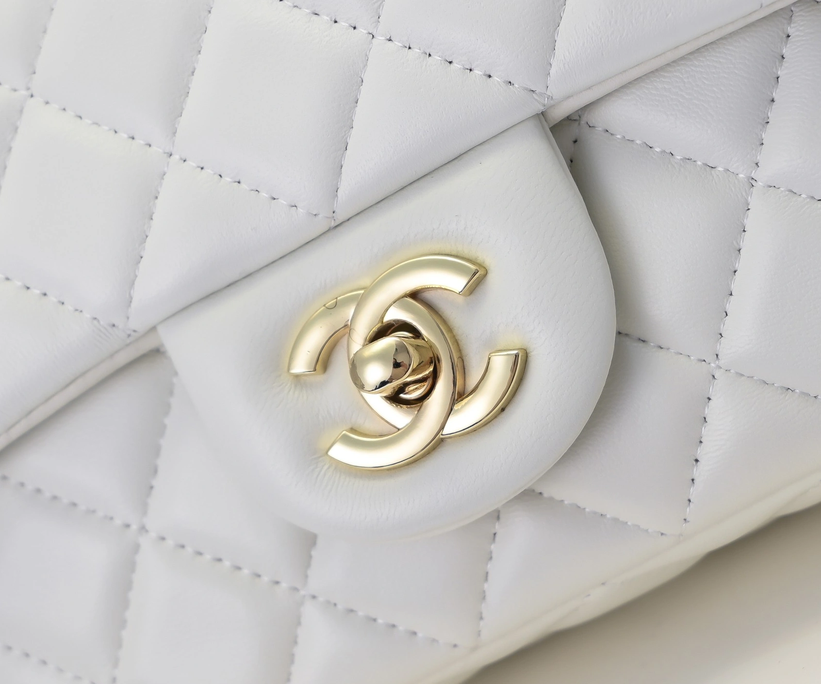 Chanel AAA Quality Messenger Bags For Women Elegant 3404 - Image 5