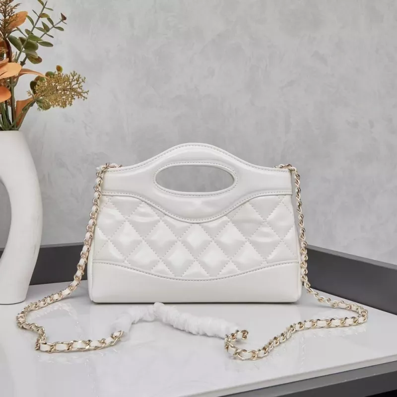 Chanel AAA Quality Messenger Bags For Women UrbanStyle 2351 - Image 3