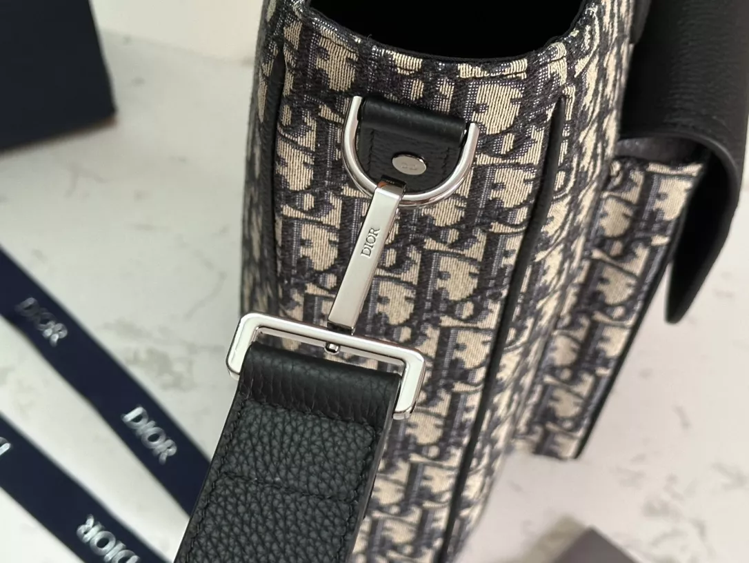 Christian Dior AAA Man Handbags Classic 1353 - Image 6