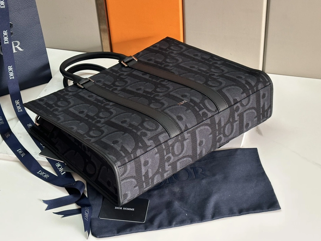 Christian Dior AAA Man Handbags WellDesigned 8681 - Image 6