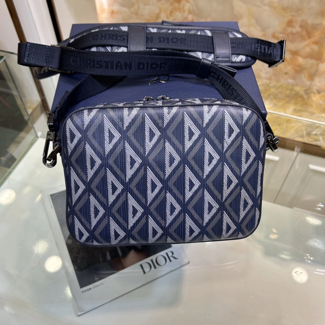 Christian Dior AAA Man Messenger Bags Versatile 9667