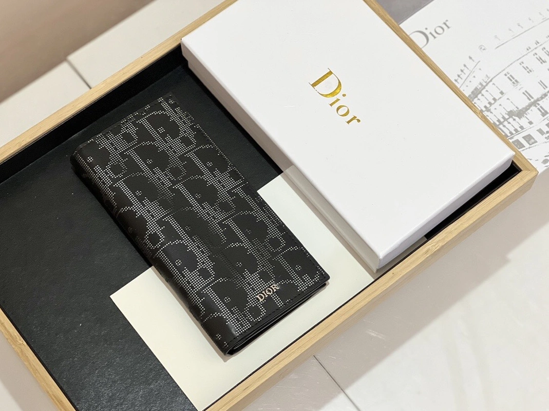 Christian Dior AAA Man Wallets Refined 9426