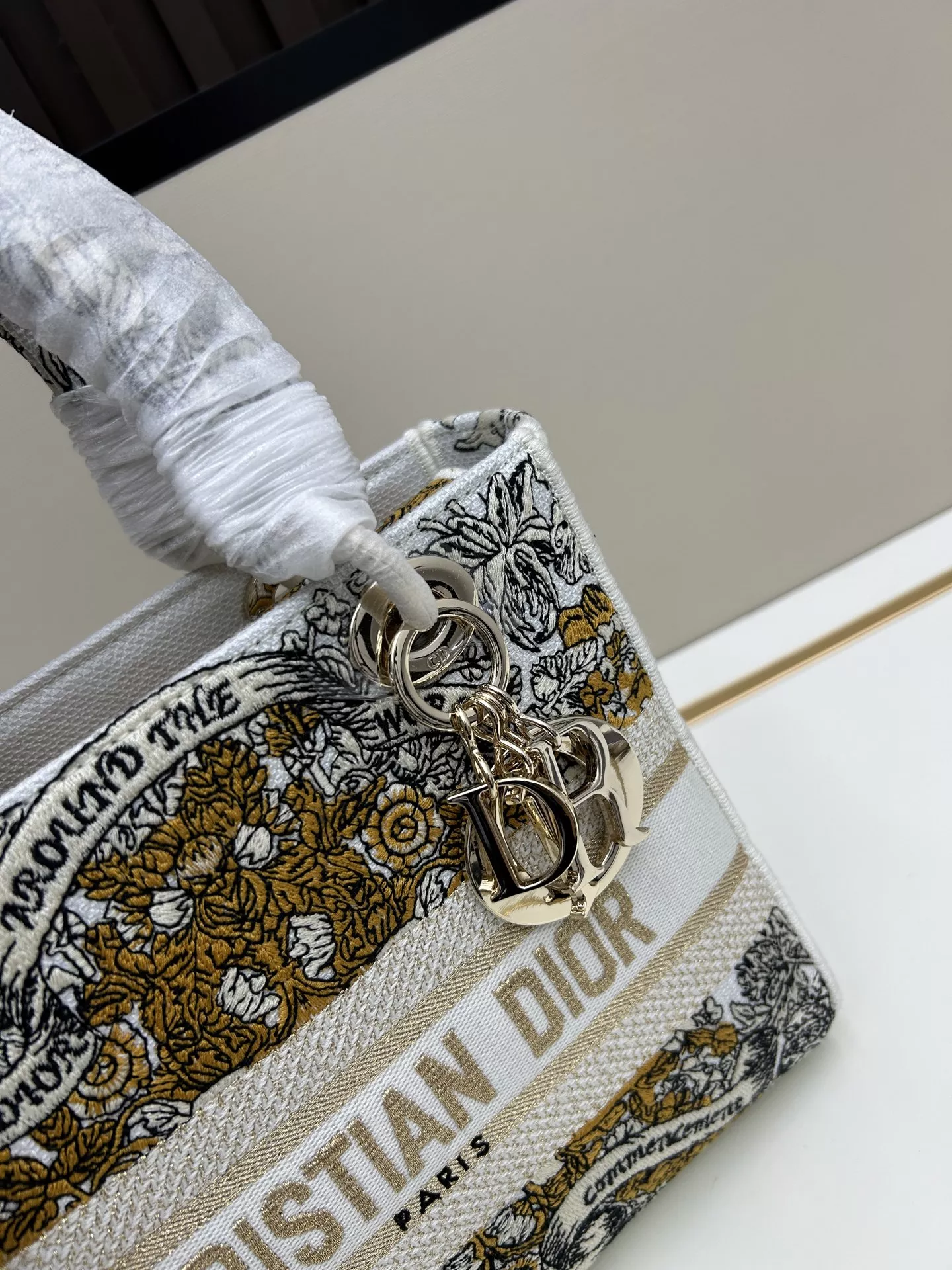 Christian Dior AAA Quality Handbags For Women Soft 5869 - Image 4