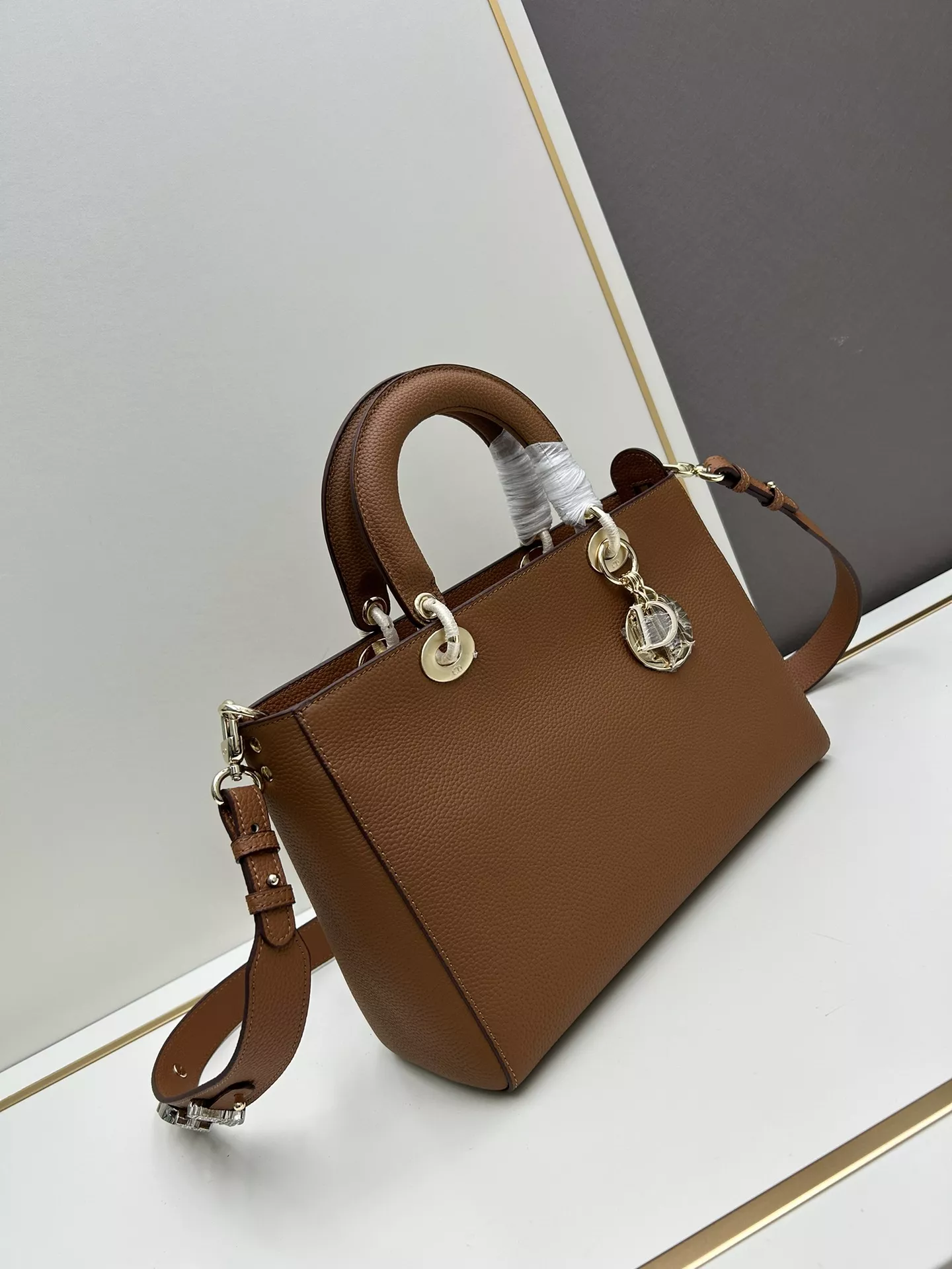 Christian Dior AAA Quality Handbags For Women Timeless 8070