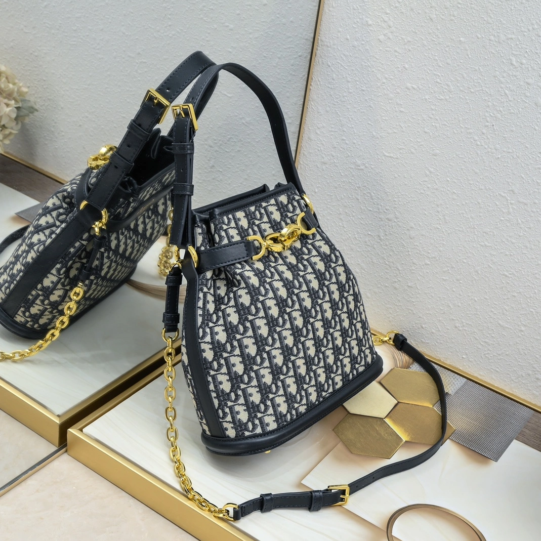 Christian Dior AAA Quality Messenger Bags For Women Reliable 7991