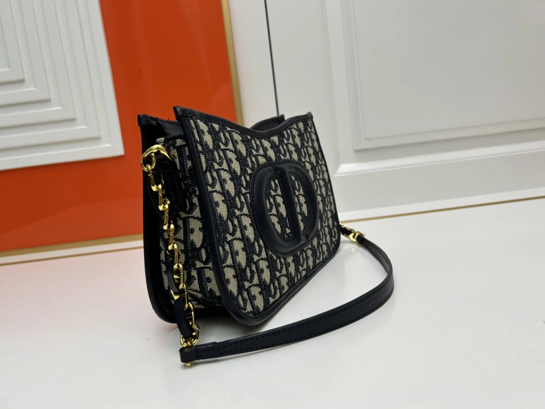 Christian Dior AAA Quality Shoulder Bags For Women Breathable 4257 - Image 3