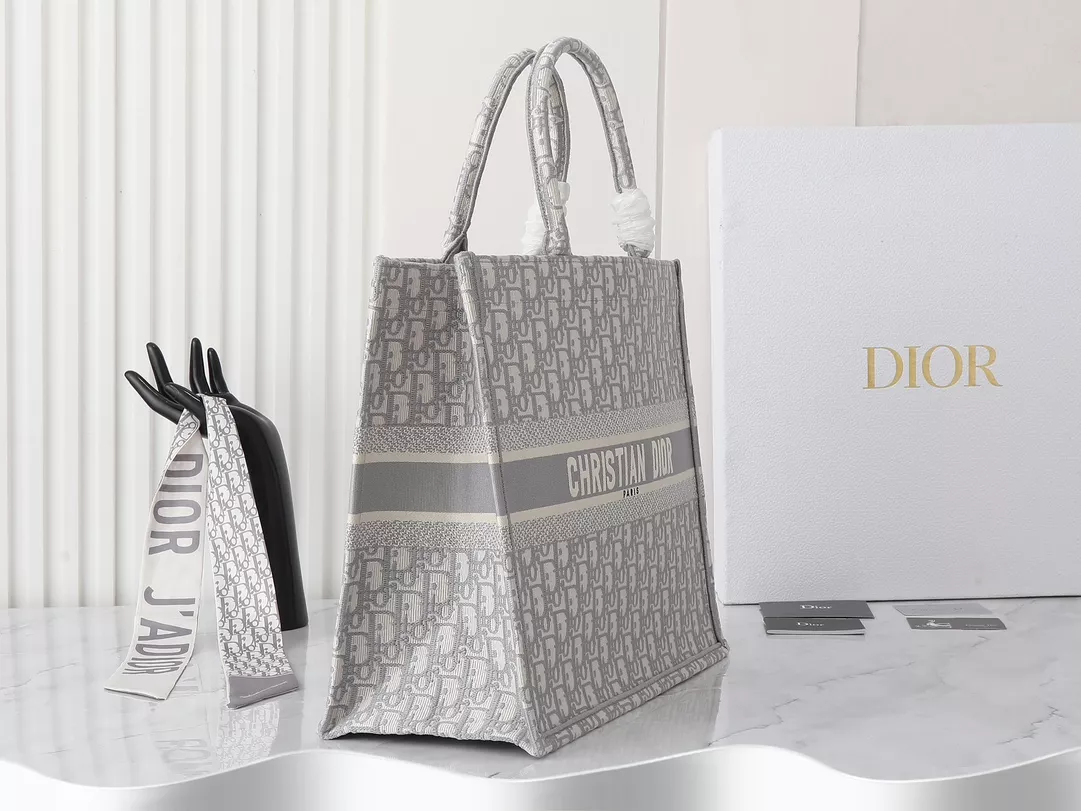 Christian Dior AAA Quality Tote-Handbags For Women Breathable 5061 - Image 3
