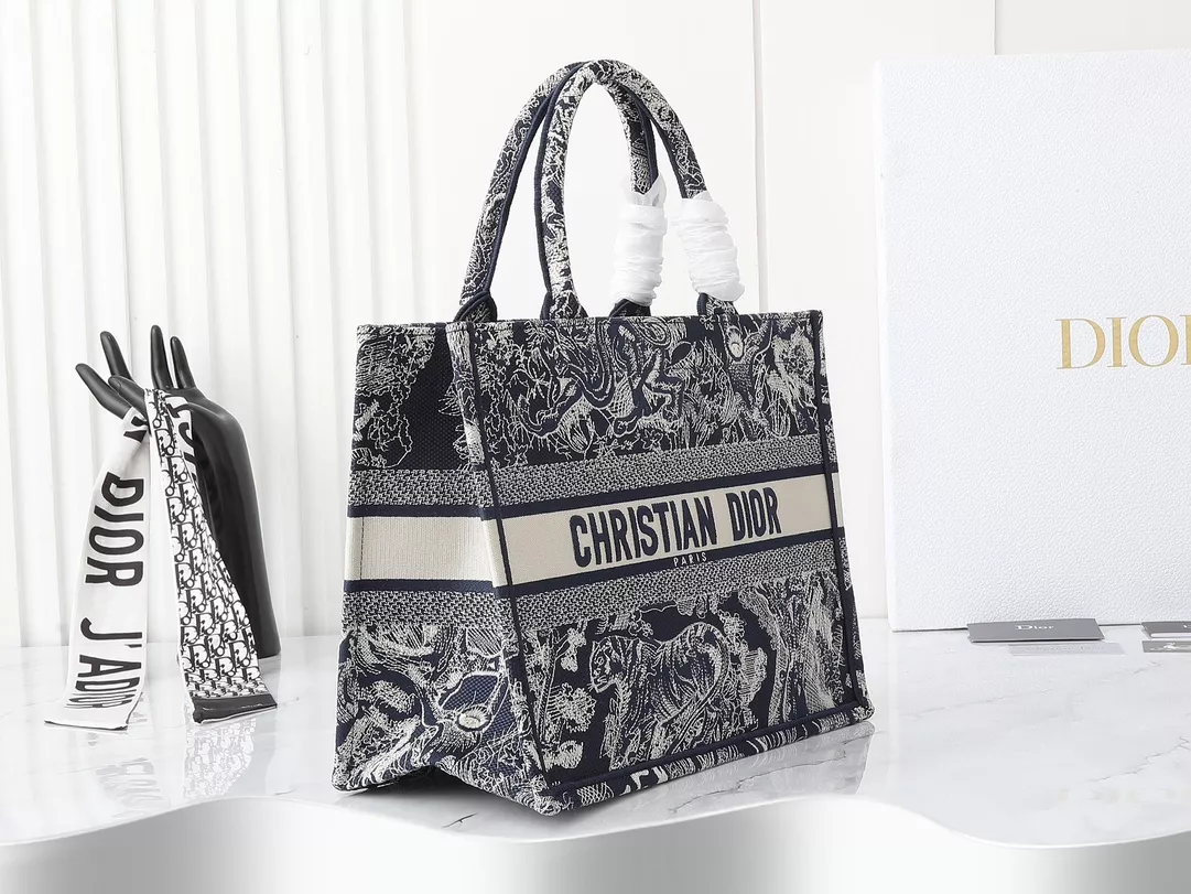 Christian Dior AAA Quality Tote-Handbags For Women Resilient 6896