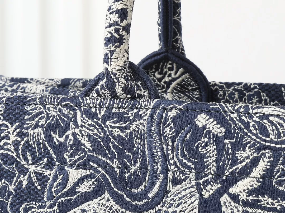 Christian Dior AAA Quality Tote-Handbags For Women Resilient 6896 - Image 6