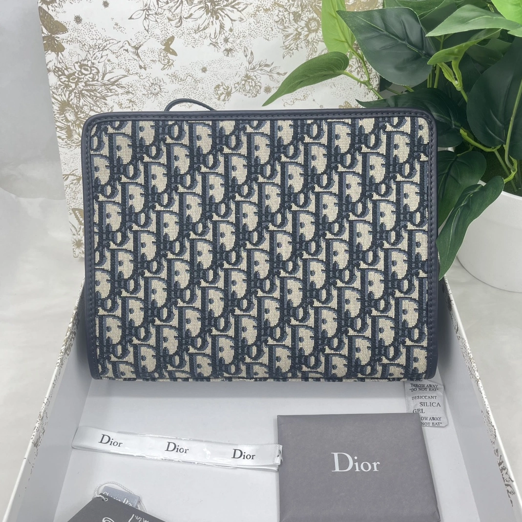Christian Dior AAA Quality Wallets For Unisex Sleek 1322