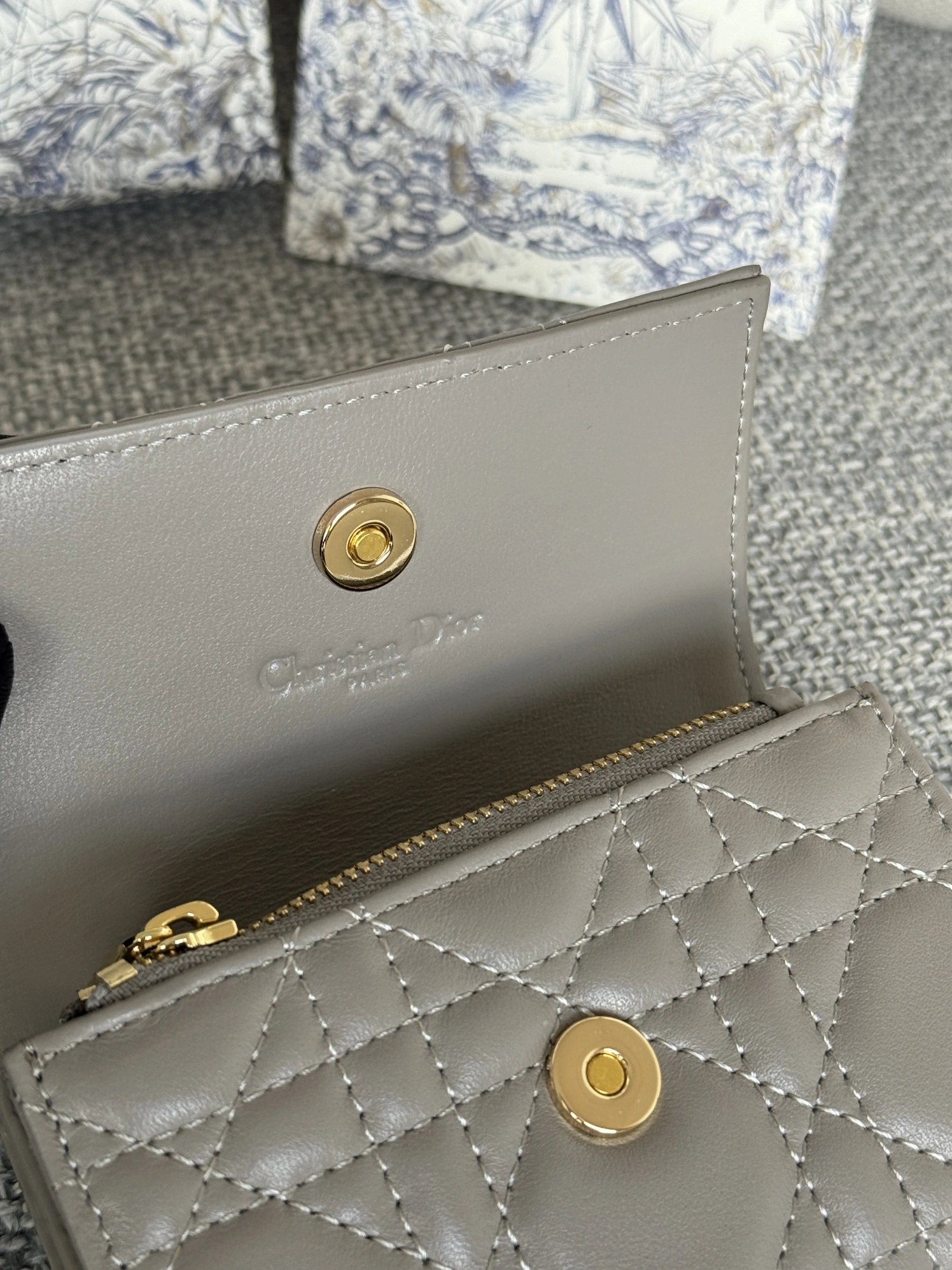 Christian Dior AAA Wallets For Women ModernLook 7068 - Image 3