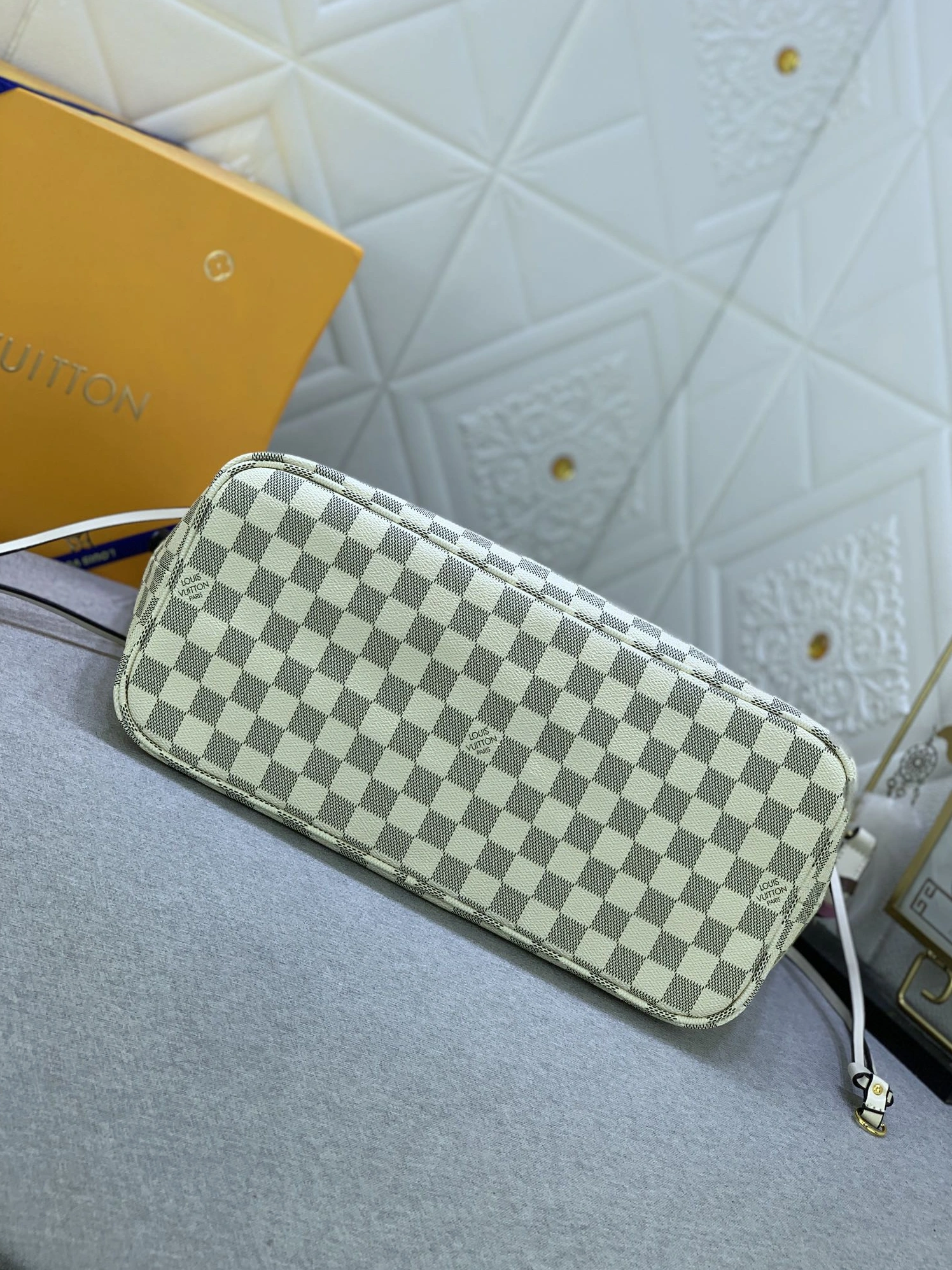 Classic 1765 Louis Vuitton AAA Quality Shoulder Bags For Women - Image 3