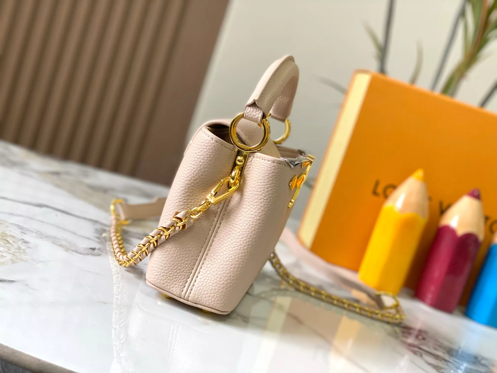 Classic 1810 Louis Vuitton AAA Quality Messenger Bags For Women