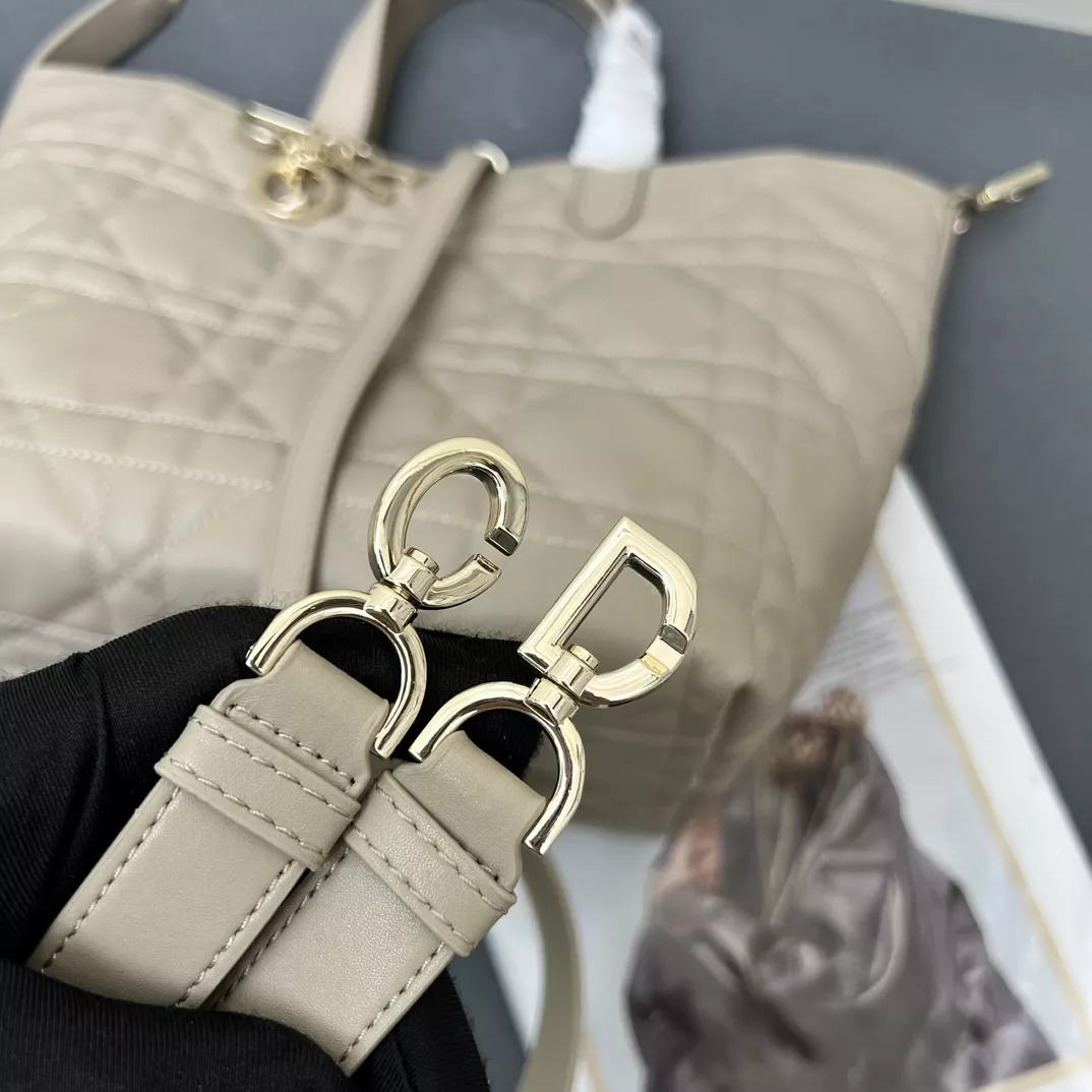 Classic 4977 Christian Dior AAA Quality Handbags For Women - Image 6