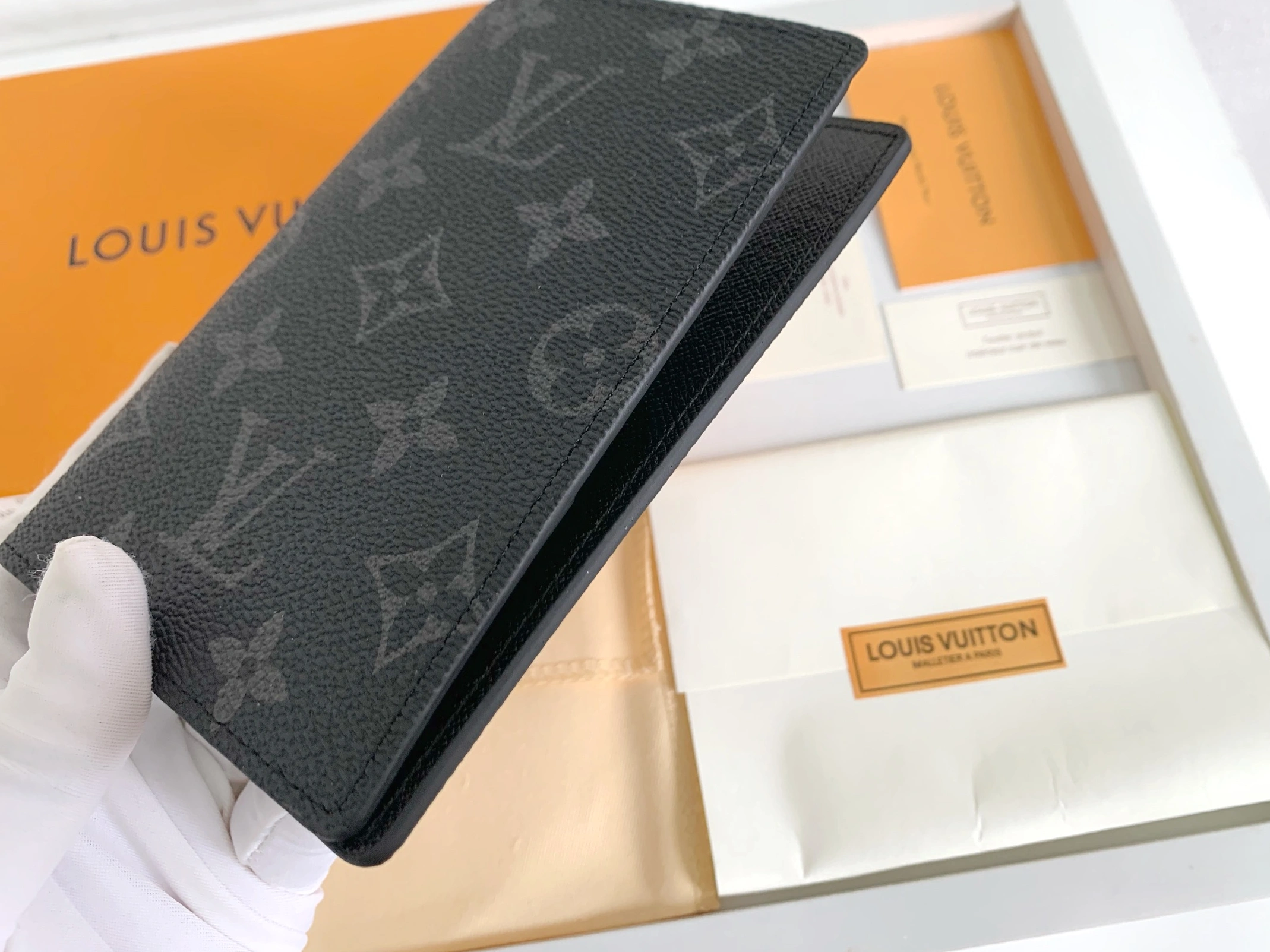 Comfortable 2136 Louis Vuitton Card Case For Unisex - Image 6