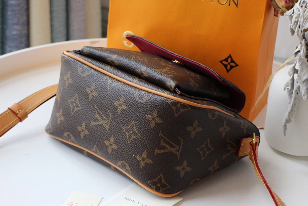 Comfortable 5814 Louis Vuitton AAA Quality Messenger Bags For Women