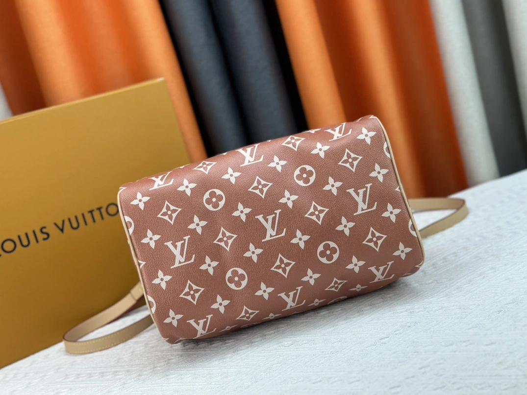 Compact 7246 Louis Vuitton AAA Quality Handbags For Women - Image 4