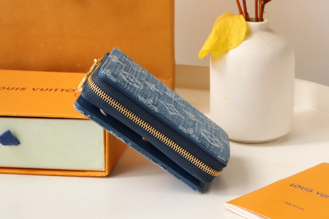 Compact 8810 Louis Vuitton AAA Quality Card Case - Image 3