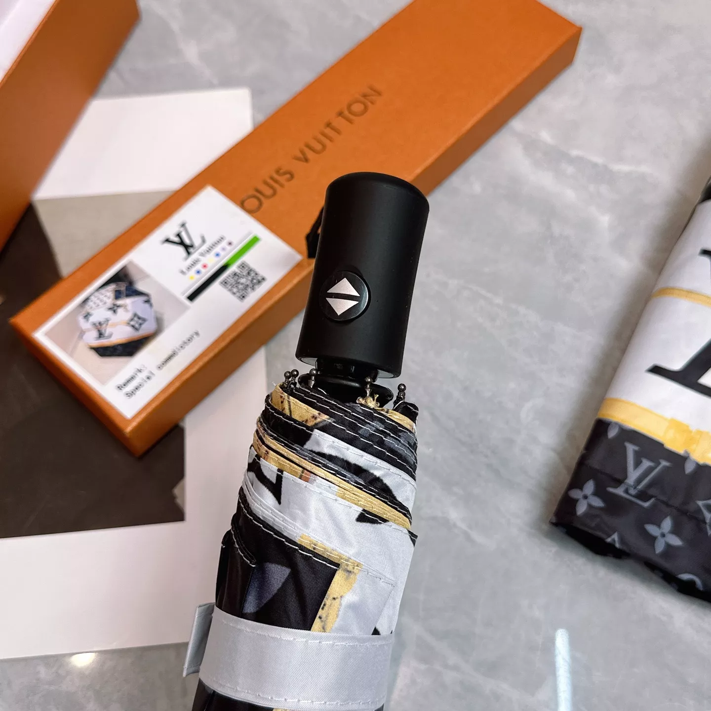 Cozy 2317 Louis Vuitton Umbrellas - Image 3