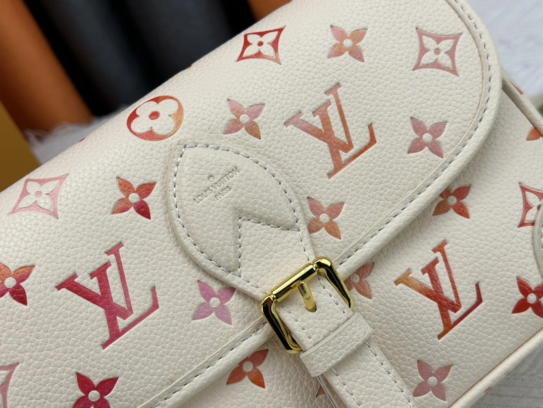 Cozy 7374 Louis Vuitton AAA Quality Messenger Bags For Women - Image 6
