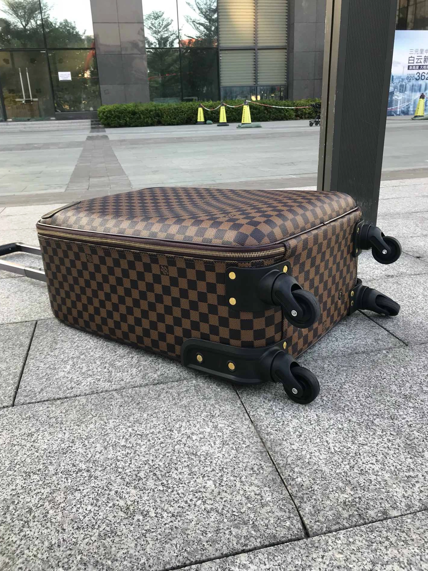 DailyWear 5814 Louis Vuitton Luggage - Image 5