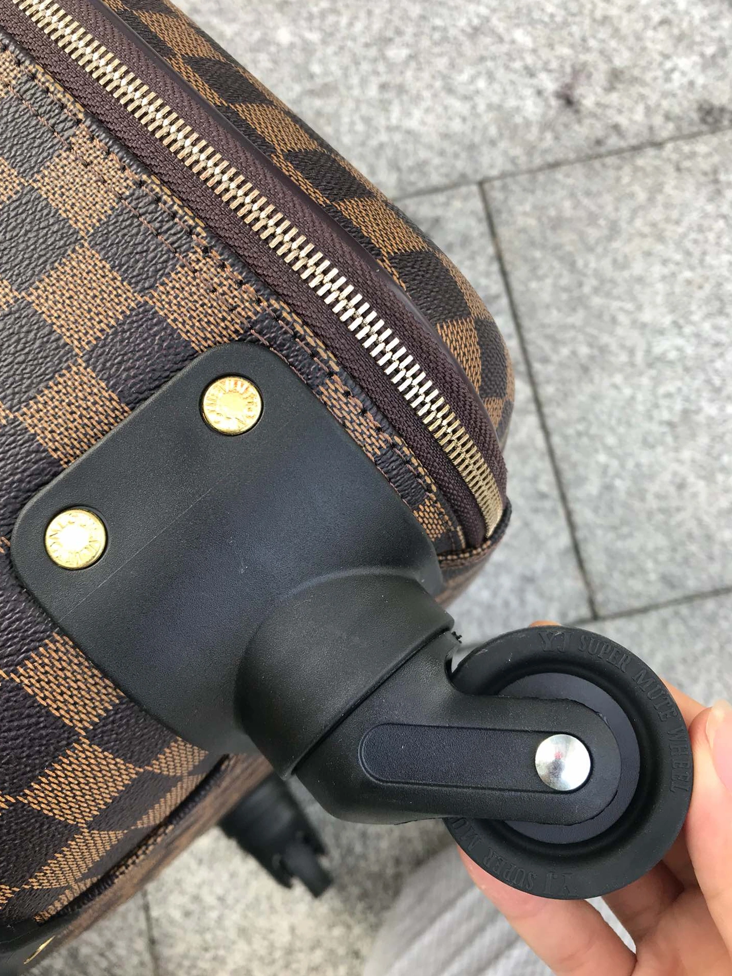 DailyWear 5814 Louis Vuitton Luggage - Image 6